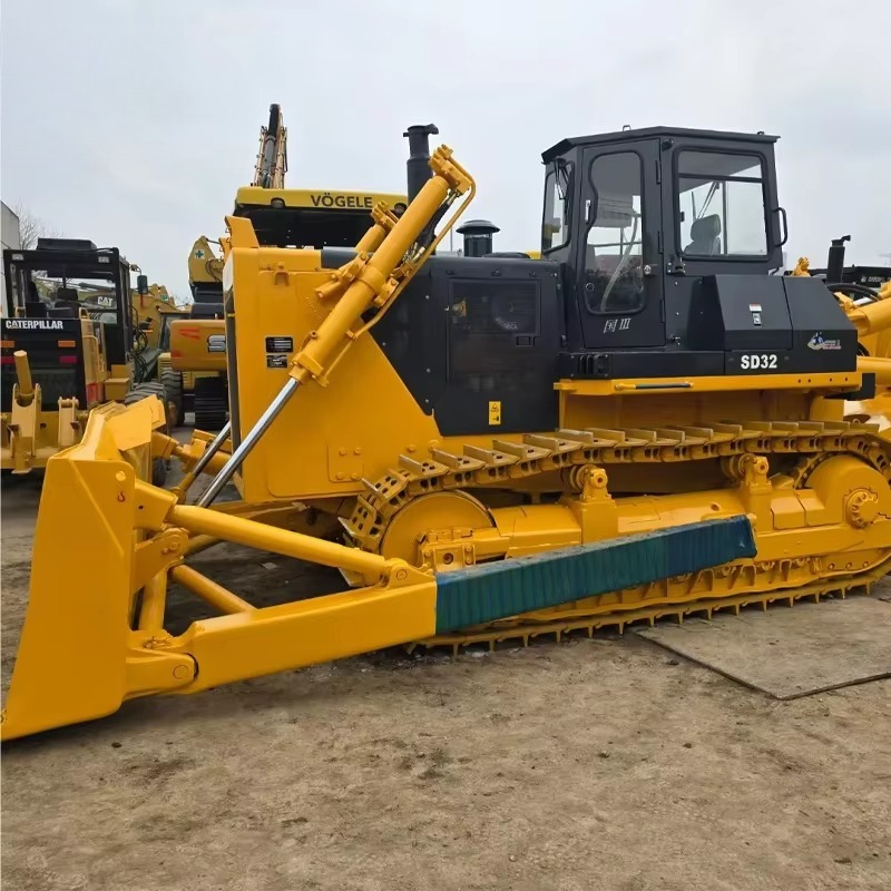Bulldozer de cadenas SEM818F d - Heavy Equipment Working reseña y precio
